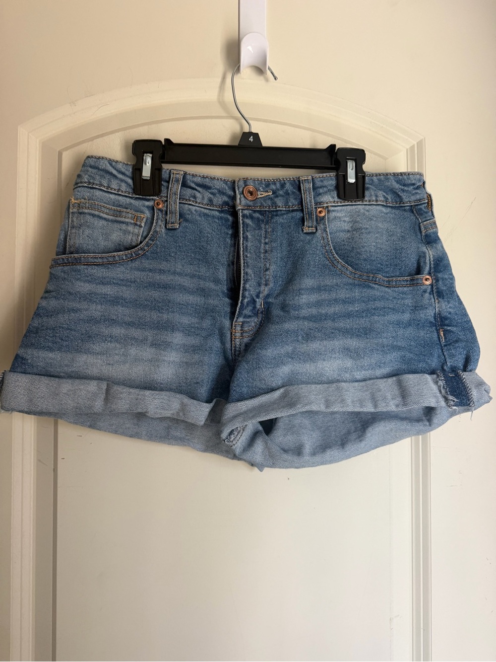 Celebrity Pink Light Blue Rolled Hem Denim Shorts 9/29 casual summer boho street